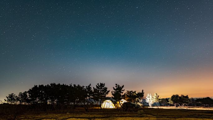 超美月牙星空银河星轨夜转日下露营延时视频