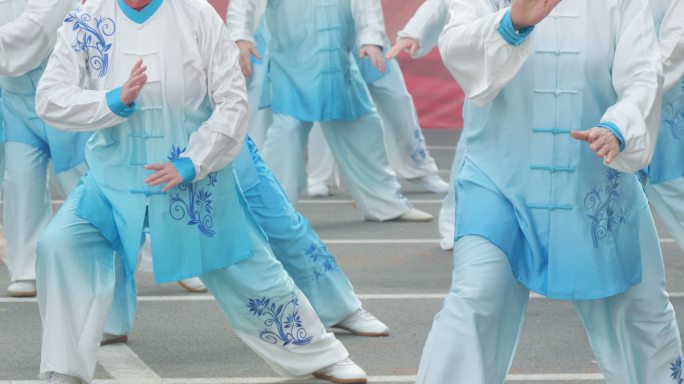 春节民俗打鼓扭秧歌打太极