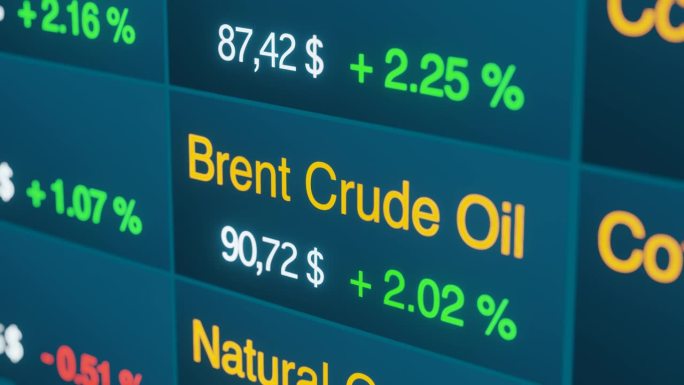 大宗商品交易屏幕上，布伦特原油价格上涨。