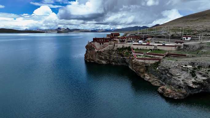 西藏日喀则普莫雍措蓝色边境高原湖泊航拍