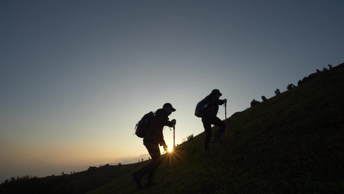 登山人物剪影