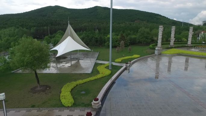 广场雨后航拍