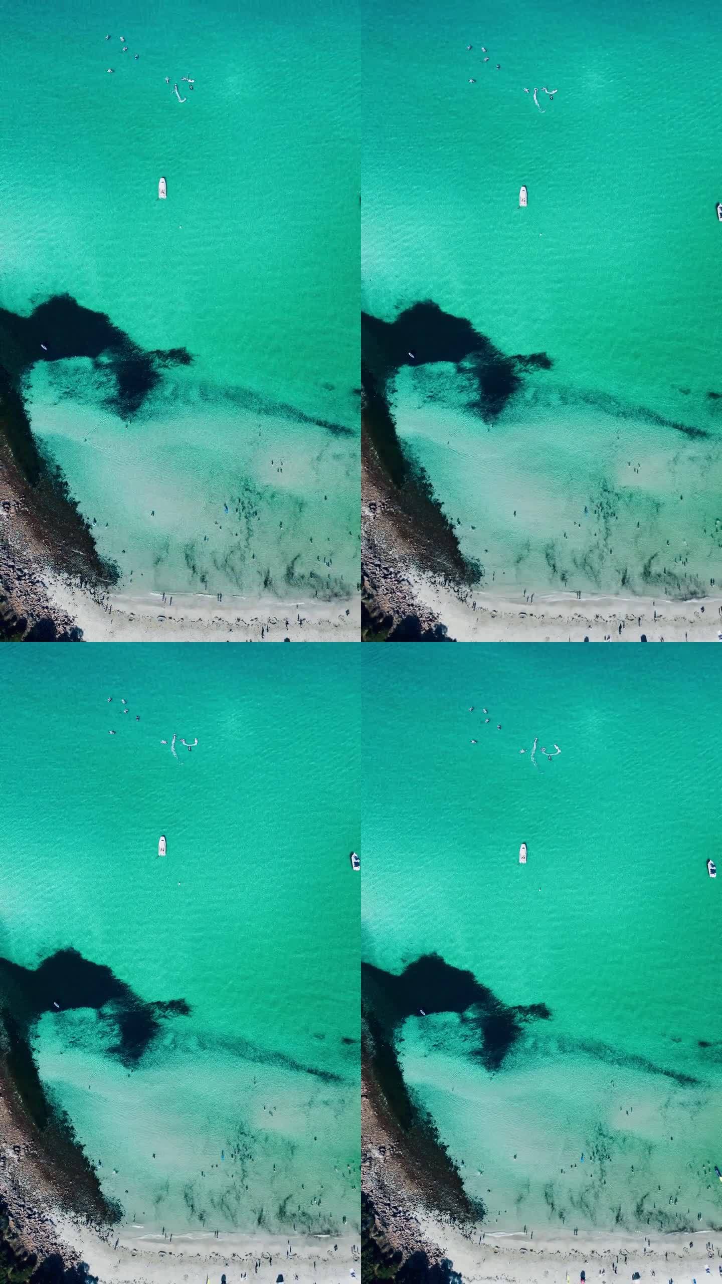 在澳大利亚西澳，沙滩上的海滩游客与在印度洋游泳的人们的鸟瞰图