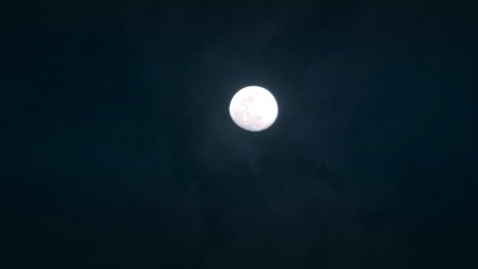 中秋节夜晚有圆月的天空
