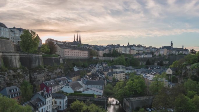 卢森堡大公国4K延时拍摄，卢森堡历史悠久的老城区阿尔泽特河沿岸的城市天际线日夜日落延时拍摄