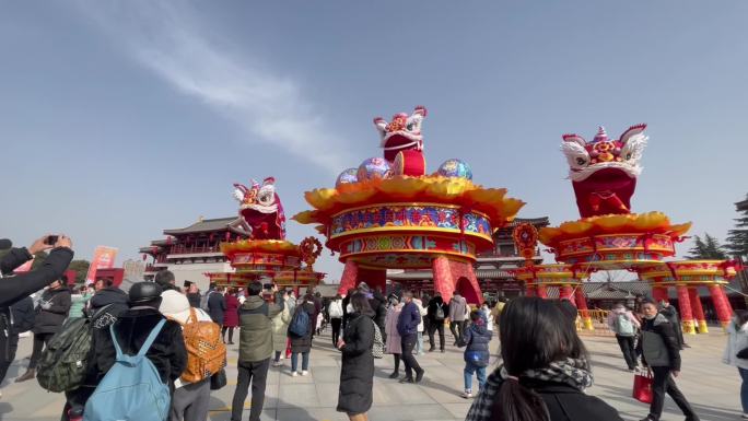 大唐不夜城广场人流彩灯装饰