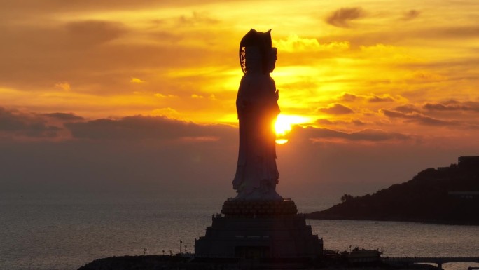 中国海南岛南山寺海边的佛教观音像