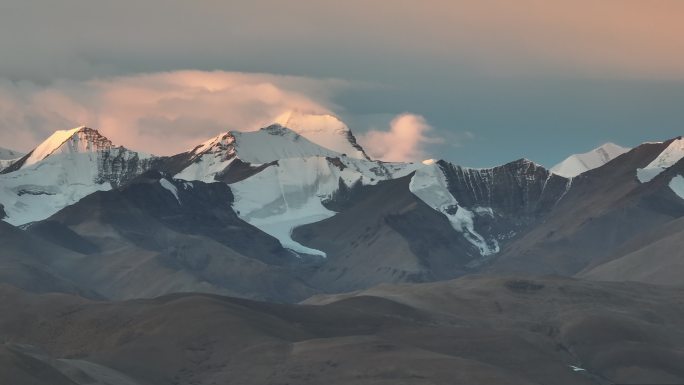 西藏日喀则珠峰村珠峰大本营日出高空航拍