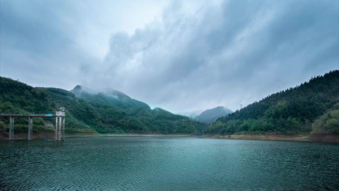 水库湖面阴天延时暴雨前夕阴云密布乌云变幻