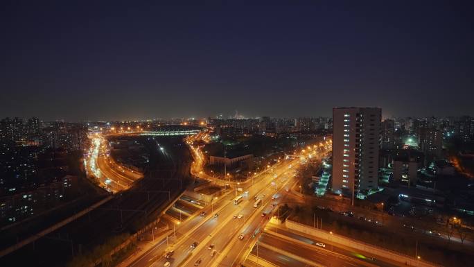 车水马龙三环路与北京南站夜景