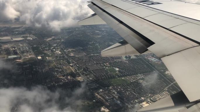 飞机外的云朵城市多段镜头