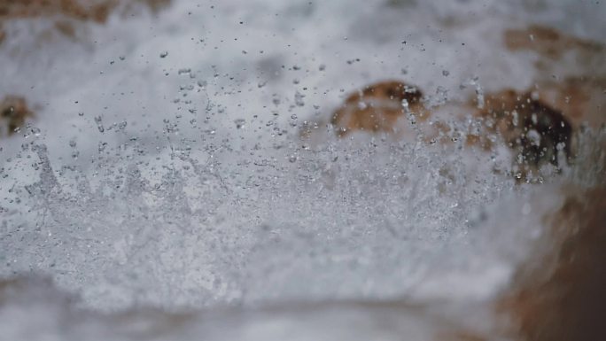 冬季瀑布升格特写镜头