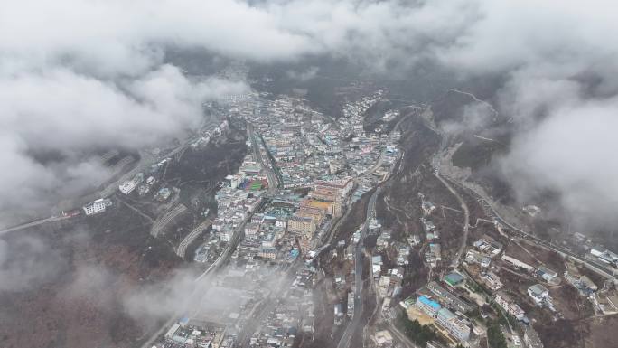 香格里拉德钦云雾航拍全景