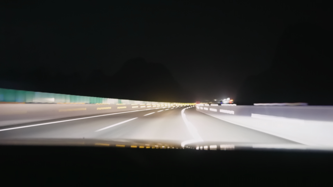 夜晚高速路行车延时摄影