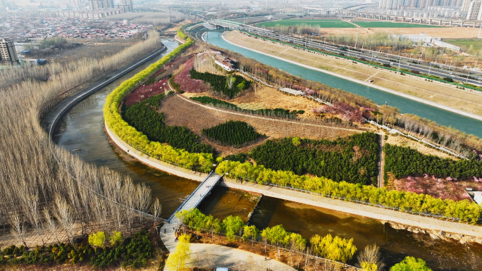 航拍春天湿地运河风光