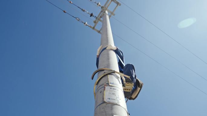 攀爬电线杆检修电线线路