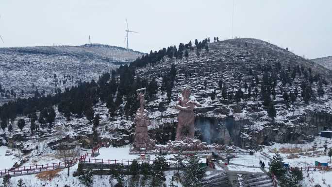 大雪中的伏羲女娲神像