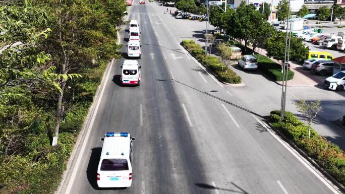 救护车队集中出发