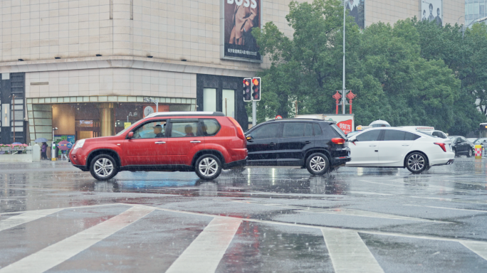 下雨天气城市雨景春雨都市生活