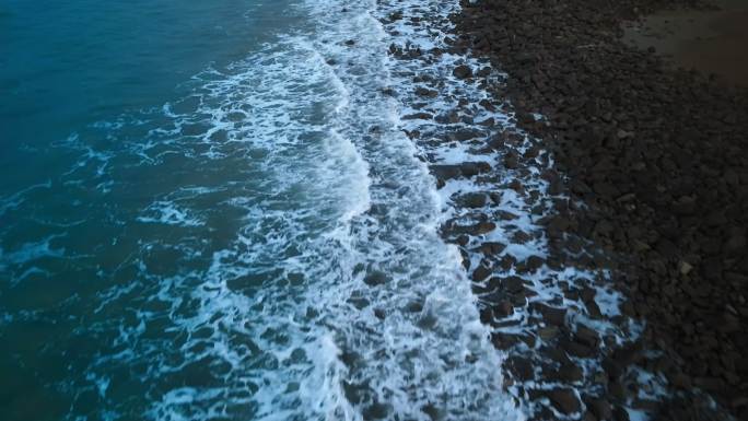 傍晚海滩夜晚海浪