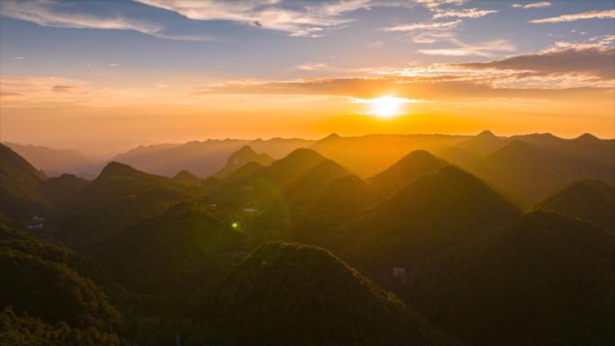 壮美的大山日落