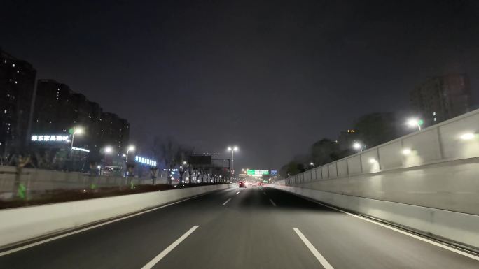 城市夜晚夜景开车第一视角汽车窗外沿途风景