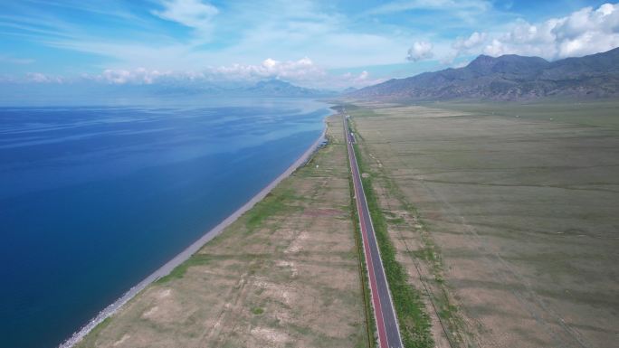 航拍新疆旅游赛里木湖蓝色湖景自然风景