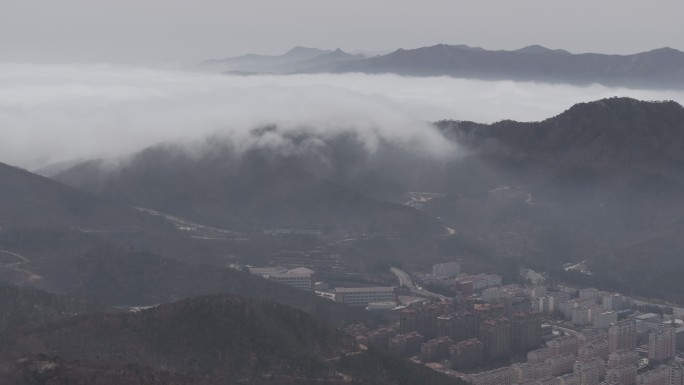 航拍威海市环翠区孙家疃靖水湾春季平流雾