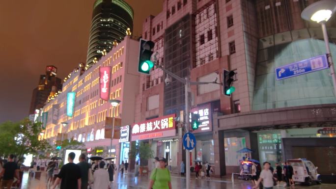 上海黄浦区南京东路外滩步行街夜晚夜景街景