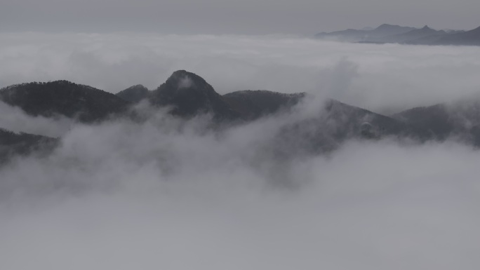 航拍威海市环翠区棉花山脉雕山平流雾云朵