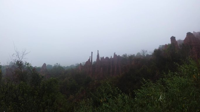 天刚亮的普洱景东土林