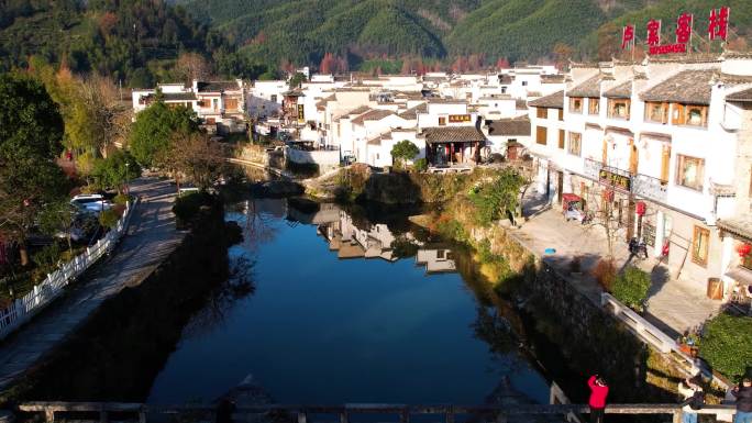 航拍 河边屋 小河 民宿 度假村 避暑地