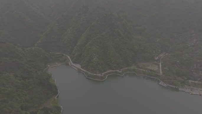 翠华山 航拍 山脊林木 湖面环拍