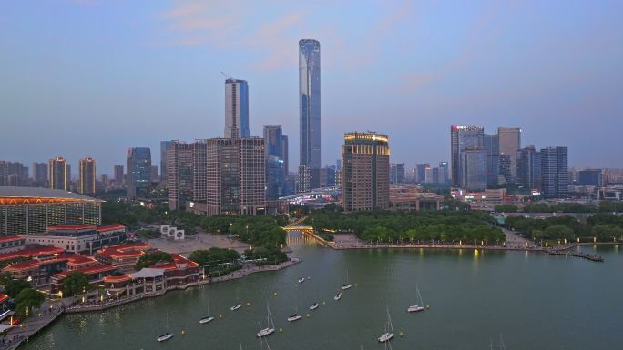 苏州金鸡湖夏天黄昏国金中心航拍全景