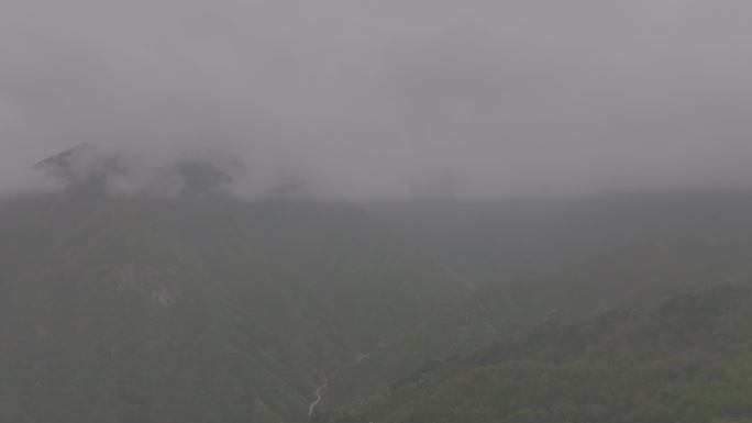 翠华山 航拍 缓缓航向云间