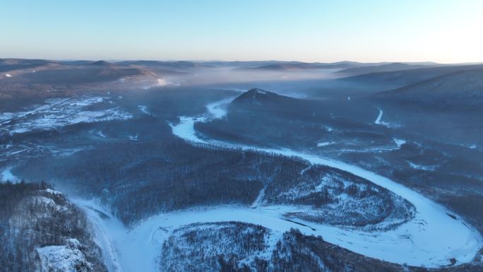 东北林海雪原黎明冰河冻雾