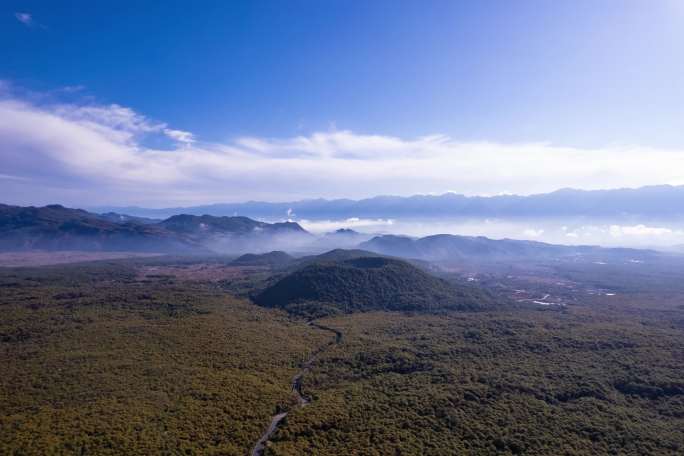 云南腾冲清晨火山航拍延时