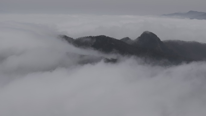 航拍威海市环翠区棉花山脉雕山平流雾云朵