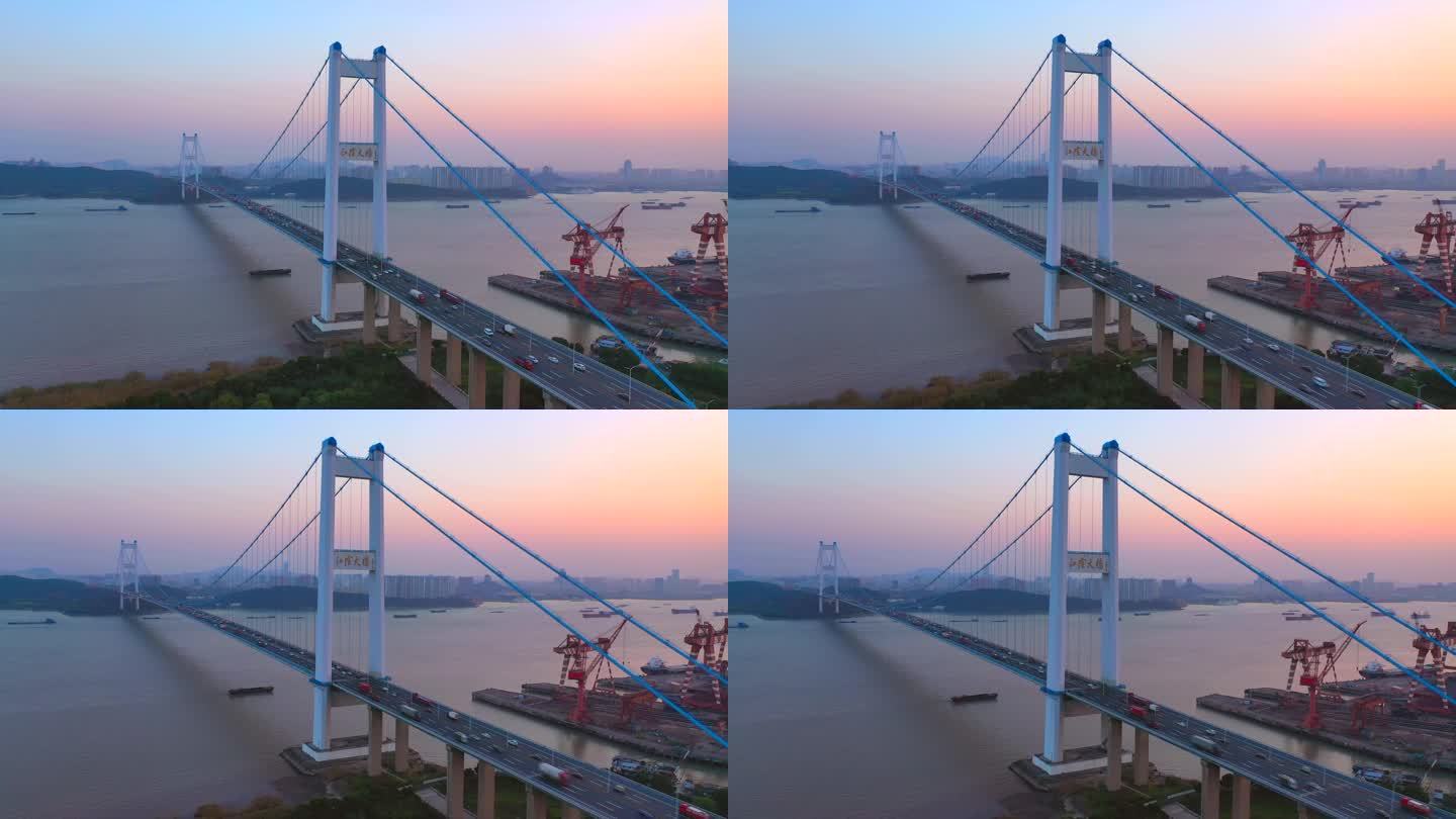 航拍长江江阴大桥车流