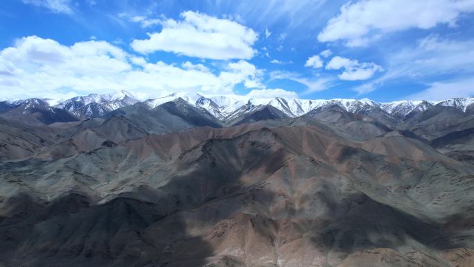 新疆雪山航拍山脉群山