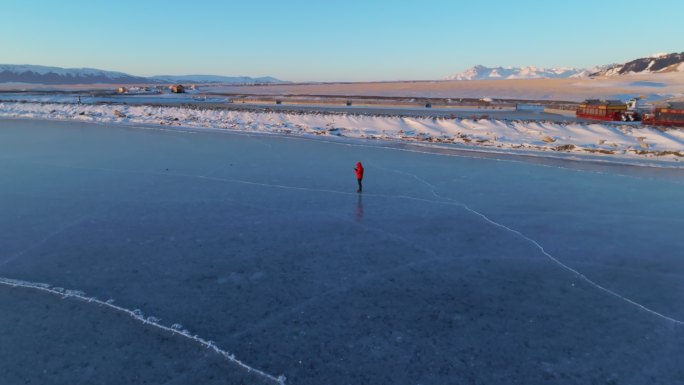 新疆伊犁冬季赛里木湖冰湖冰花高空航拍