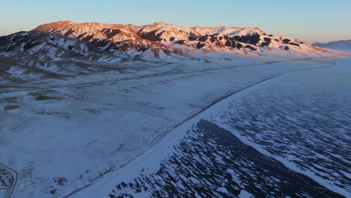 新疆伊犁冬季赛里木湖冰湖冰花高空航拍