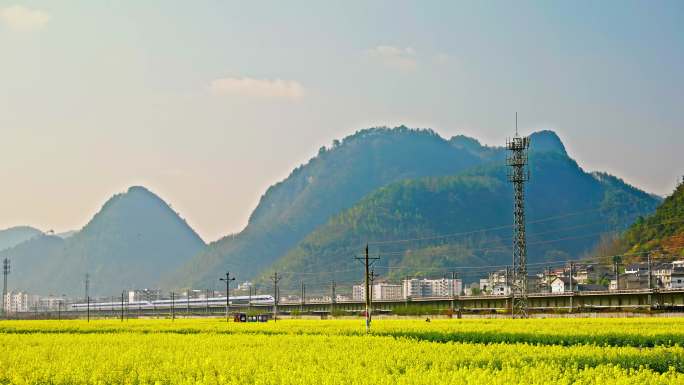 春天的列车复兴号高铁穿越田野