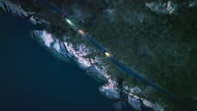 夜晚行车山路沿海公路