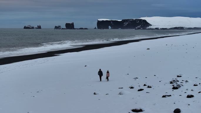 冰岛北极圈维克小镇黑沙滩航拍