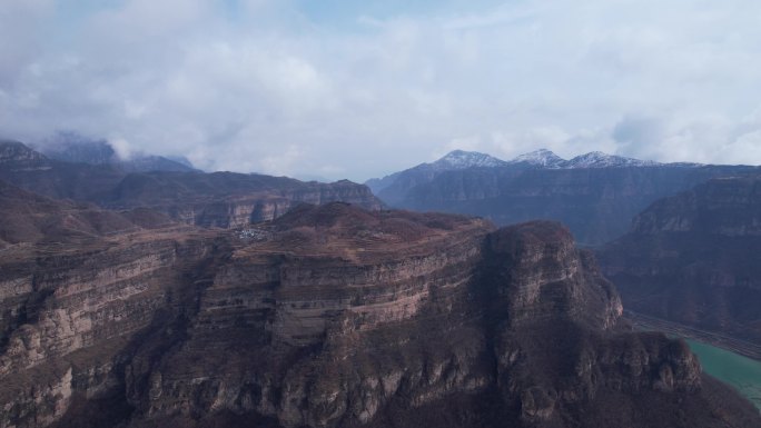 航拍高山山顶农田