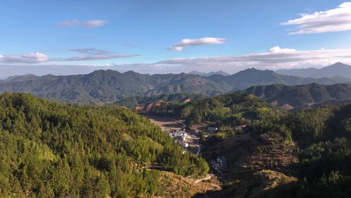 航拍高山蓝天白云山庄延时（4K50帧）