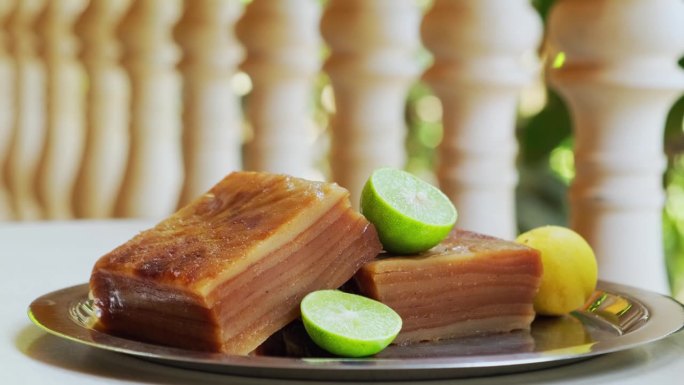 贝宾卡-传统的葡萄牙甜点在果阿，印度。由面粉、椰奶、糖和香料制成的甜分层蛋糕。