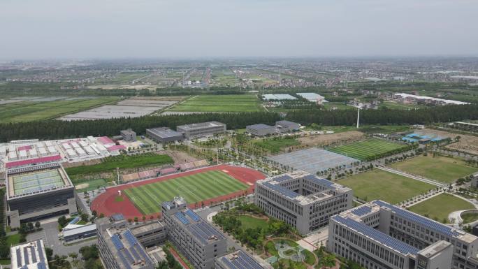 浦东新区滴水湖旁电力大学临港校区及周边