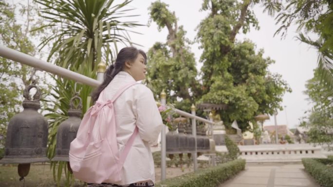 女人独自旅行是泰国寺庙的功劳